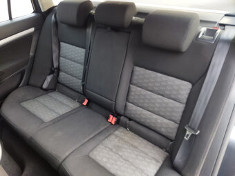 Škoda octavia 1,6 tdi kombi NAVI - 18
