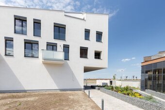 REZERVOVANÝ - MIKELSSEN - Na predaj priestranný 3 izbový byt - 18