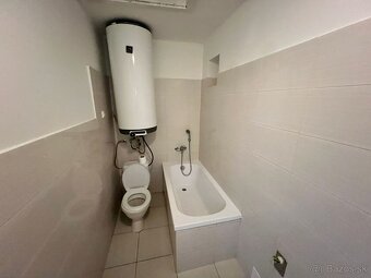 Investičný dom na prenajom s 2 bytmi, dobrá lokalita - 18