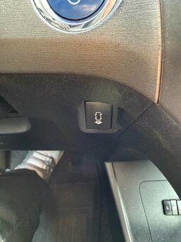 Toyota prius +LPG - 18