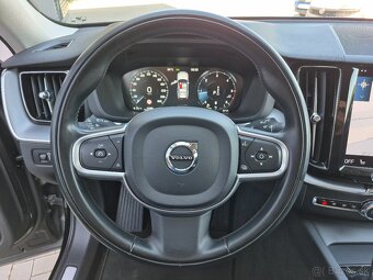 Volvo XC60 B4 Momentum AWD A/T - 18