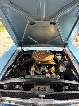 Ford Mustang Cabriolet z roku 1965 - 18