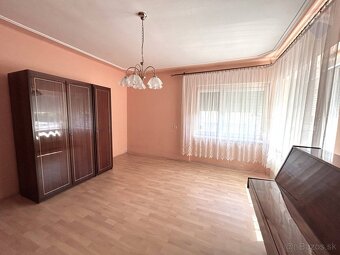 Na predaj: Priestranný rodinný dom s dvoma bytovými jednotka - 18