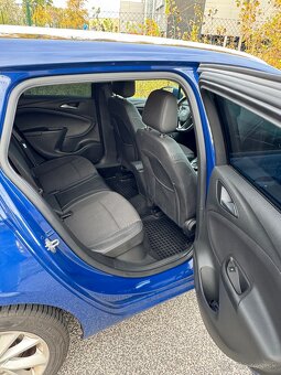 Opel astra sports tourer combi - 18