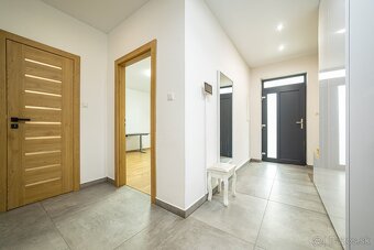 ZARIADENÝ RODINNÝ DOM S BAZÉNOM, Košice - Krásna - 18
