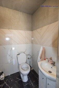 Ponúkame na predaj rekonštr. 3+1izb RD zast.157m2 na spoločn - 18