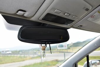 Toyota Corolla Verso 2.0 D-4D Base - 18
