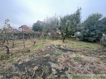 Trojizbový rodinný dom v kľudnej časti mesta Šurany - 18