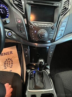 Hyundai i40 1.7 CRDi STYLE WEBASTO  TOP VÝBAVA  AUTOMAT - 18