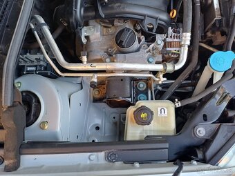 Nissan Qashqai 1,6 benzín 4x2 112 000 km Pôvodný lak - 18