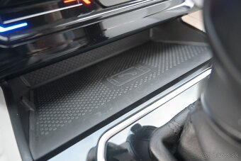 Volkswagen Passat Variant 2.0 TDI Elegance 4Motion DSG - 18