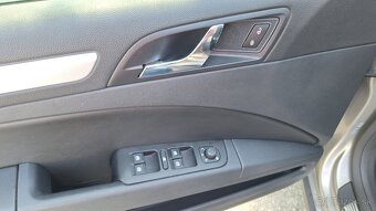 ŠKODA SUPERB COMBI 2.0 TDI. - 18