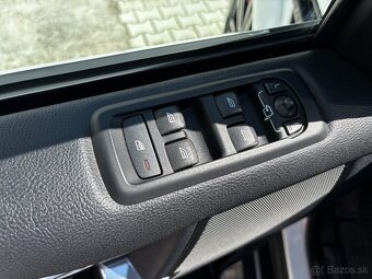 Land Rover Discovery 4 3,0 TDV6 155kW A/T8 4x4 (2012) - 18