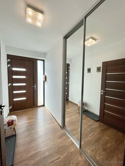 Na predaj moderná štýlová novostavba s garážou a pozemkom - 18