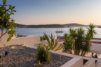 Chorvátsko, ROGOZNICA - Luxusná vila s nekonečným bazénom pr - 18