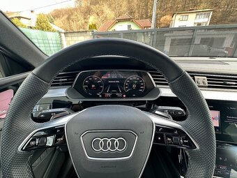 Audi Q8 e-tron 55 S line quattro - 18