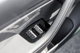 Tesla Model 3 Performance 82kWh AWD 377kW 06/2020 - 18