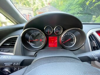 Opel Astra J 1.6 85kw - 18