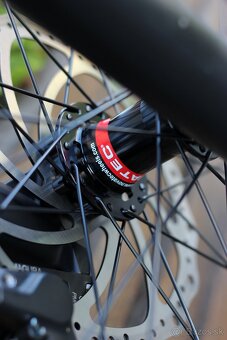 ✅ Specialized Demo 8 Custom (2014) - M - (zánovný) ✅ - 18