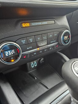 Ford Kuga 1.5tdci 88kw r.v. 2021 LED svetlá, NAVI, vyhrev - 18
