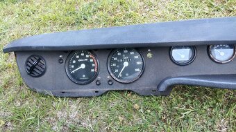 Palubná deska na Škoda 110R erko s budíky. - 18