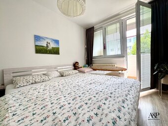 NA PREDAJ 2 IZB. BYT S BALKÓNOM, 51M2, KALINČIAKOVA UL., SEN - 18