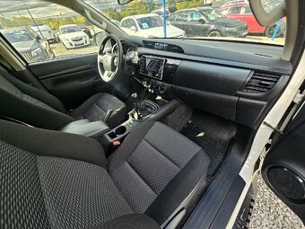Toyota Hilux 2.4 L D-4D 4x4 - 18