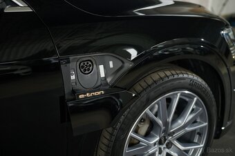 Audi e-tron 55 300kW S-line DigiLED Matrix NightV Pano Tažné - 18