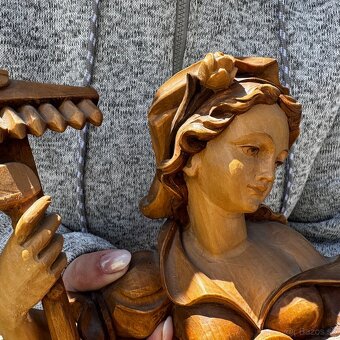 Krásná dřevěná socha svatá Notburga - 18
