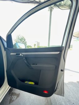 Volkswagen Touran Van 2.0 TDI - 18