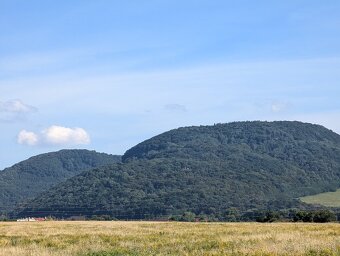 Dve stavebne parcely s rozhlohou 2025 m² s rodinnym domom - 18