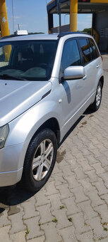 Grand Vitara  2l benzín 2006 4x4 - 18