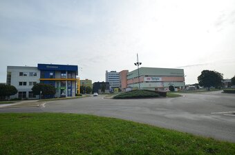 REZERVOVANÉ - PEKNÁ GARSÓNKA S LOGGIOU  V CENTRE TREBIŠOVA - 18