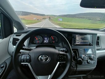TOYOTA PREVIA/SIENNA LE 3,5 V6 2016 8 MÍST TOP STAV - 18