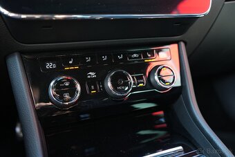 Škoda Superb Combi Sportline 2.0TDI 4x4 DSG - 18