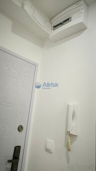 NADŠTANDARDNE NOVO ZREKONŠTRUOVANÝ 3 IZB. BYT S BALKÓNOM - O - 18