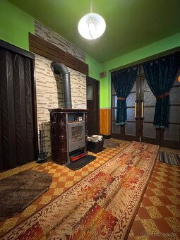 🏡 Ponúkame na predaj priestranný rodinný dom - 18