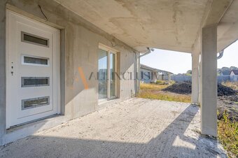 ALL INCLUSIVE l NA PREDAJ 4 IZBOVÉ RODINNÉ DOMY, BELLOVA VES - 18