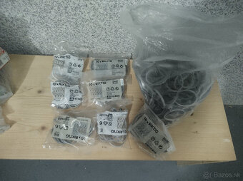 (09)  Garniže, konzoly, krúžky na závesy, úchytky - 18