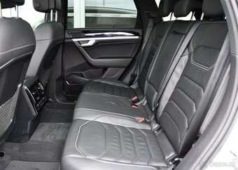Volkswagen Touareg 3.0TDi R-LINE PANO TAŽNÉ AIR 210 kw - 18