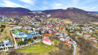 Priestranný rodinný dom pre viacčlennú rodinu v obci Hrušov - 18