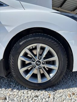 Hyundai i40 1.7 CRDi HP Business AT/7-Odp.DPH - 18