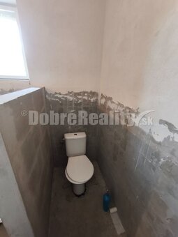 Priestranný ,slnečný rodinný dom v pôvodnom stave , vhodný n - 18