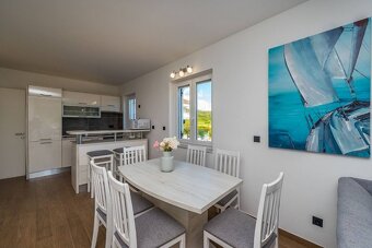 3-izbový zariadený apartmán v 1.rade od mora / Chorvátsko - 18