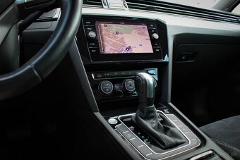 Volkswagen Passat Variant R-LINE 2.0 TDI DSG Highline - 18
