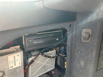 Predám Audi A8 3,0 TDI - 18
