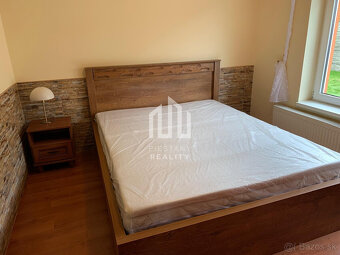 EXKLUZÍVNE RD v Banke s pozemkom 728 m2 a poschodie so sam - 18