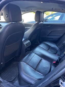 Jaguar XE 2.0D Prestige - 18