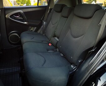 TOYOTA RAV4 2.2 D-4D 100kW- 4x4-UZAVIERKA-DIGIKLIMA-NOVA STK - 18