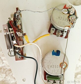 Snímače Stratocaster- pickguard, poťáky 70 roky Greco,Maya - 18